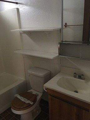 5th image of 949 Pine Ln