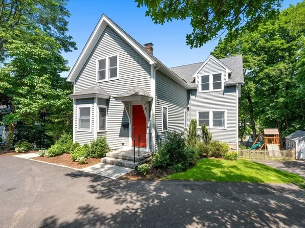 18 Benvenue St, Wellesley, MA 02482