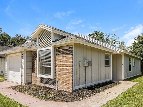 3rd image of 2658 Malibu Cir