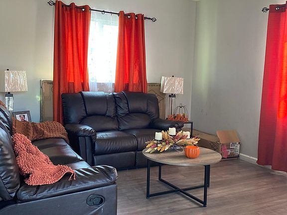 2nd image of 11452 Glenoaks Blvd