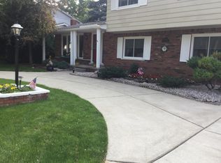 38570 Thornwood Dr, Harrison Township, MI 48045