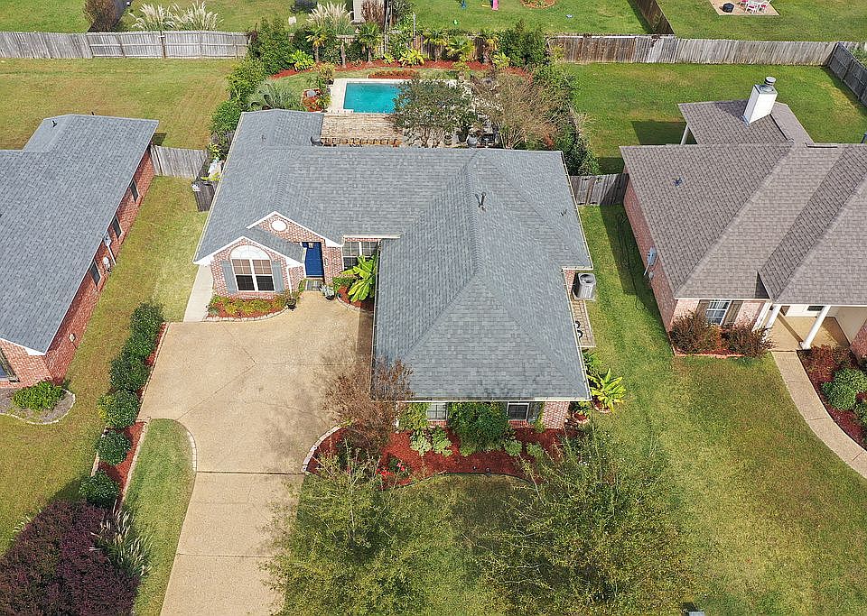 2nd image of 805 Wedgewood Ct