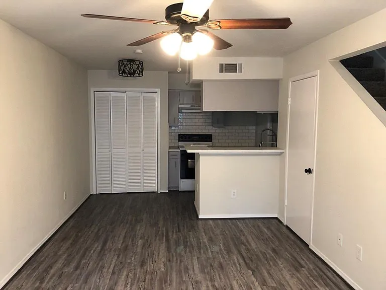 2100 S Wilcrest Dr #121 — Photo 1