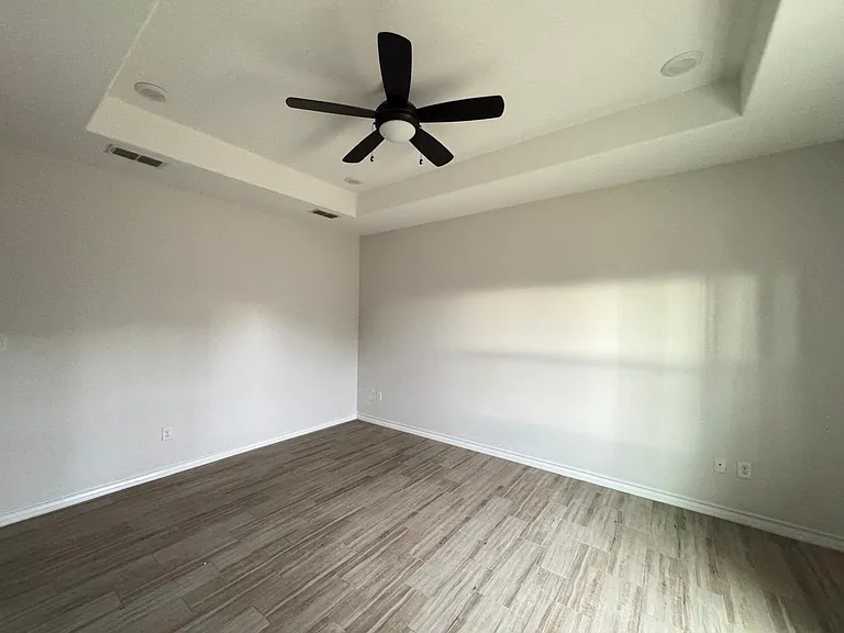 6002 Amir Dr — Photo 21