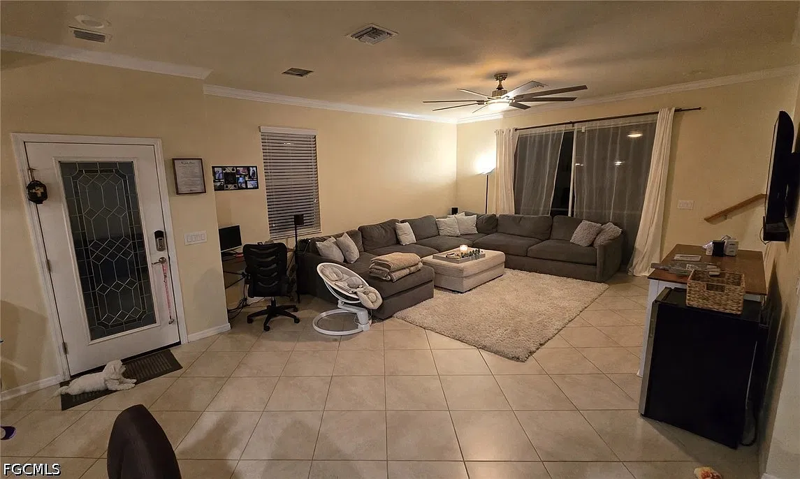 3 bed, 2.5 bath, 1934 sqft, $2,250 — Photo 2