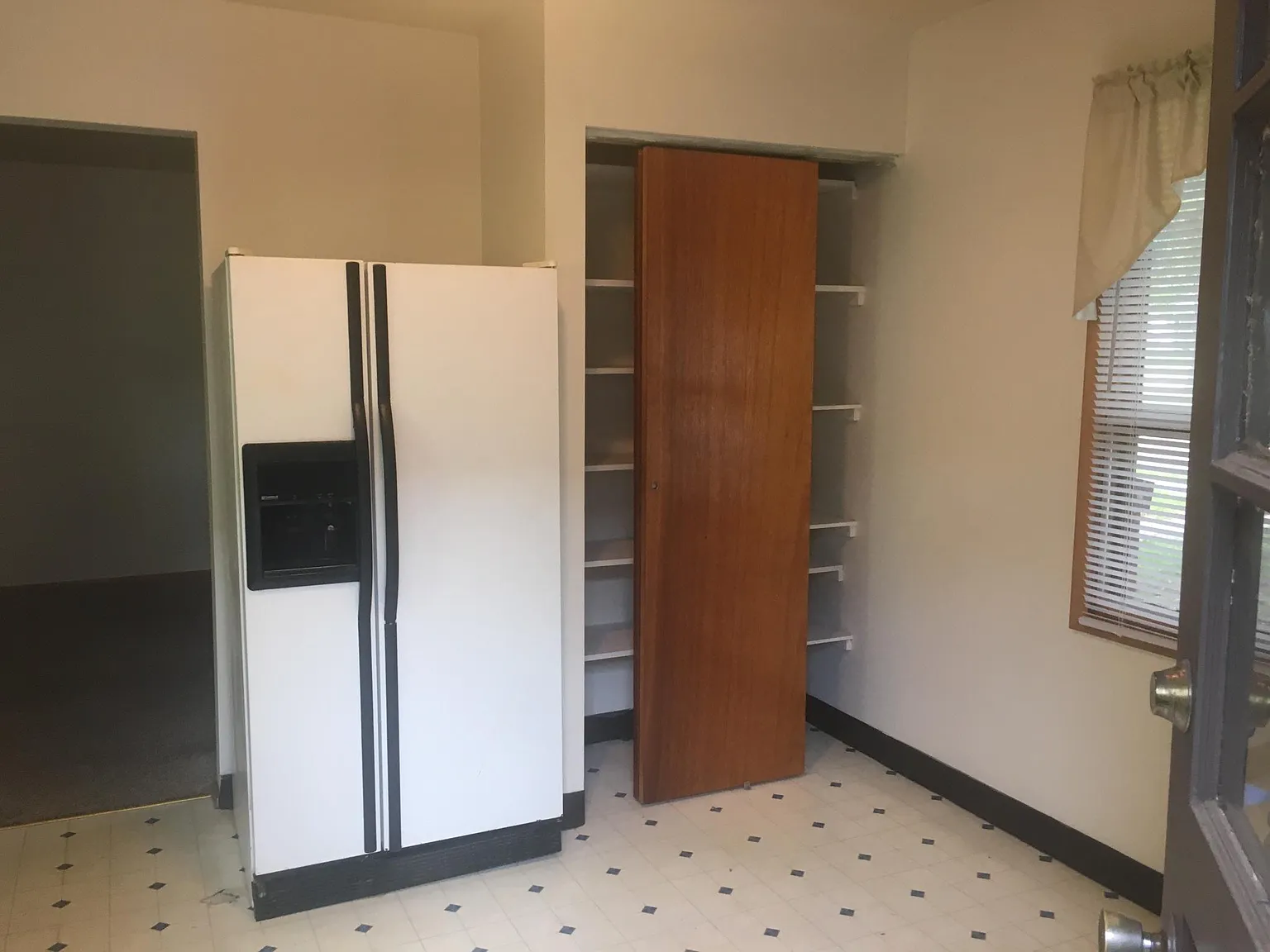 2 bed, 768 sqft, $995 — Photo 1