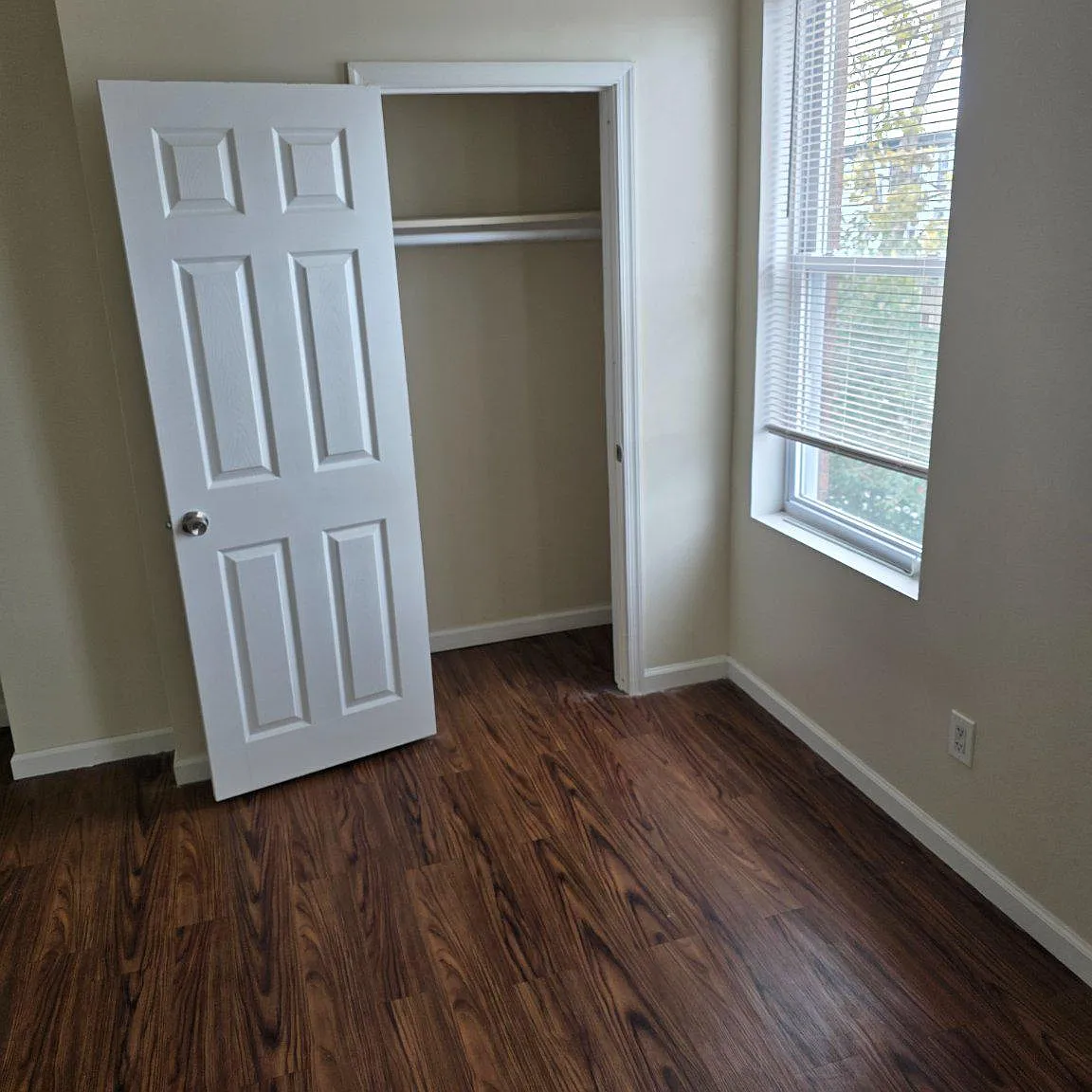 2 bed, 1.0 bath, 2530 sqft, $1,400 — Photo 3