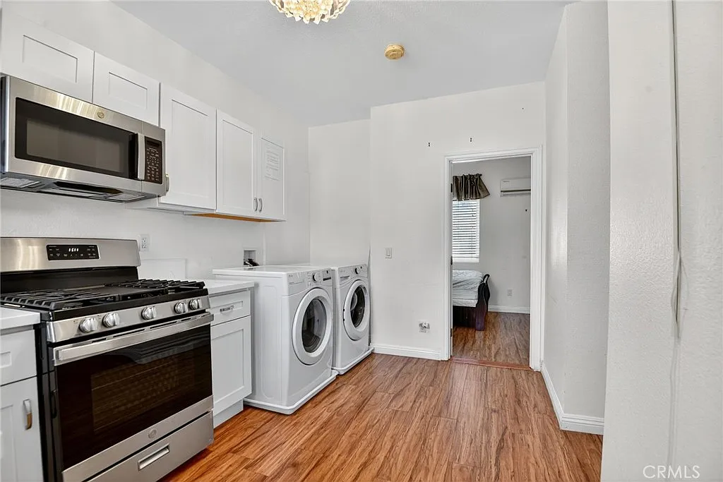 1 bed, 300 sqft, $1,300 — Photo 4