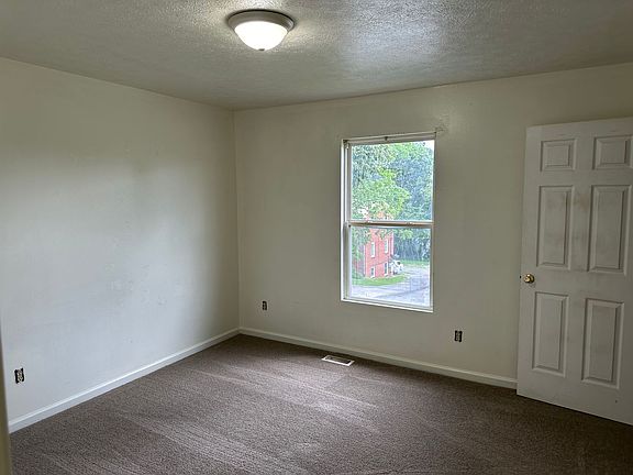 2nd image of 460 Newcomb St NE