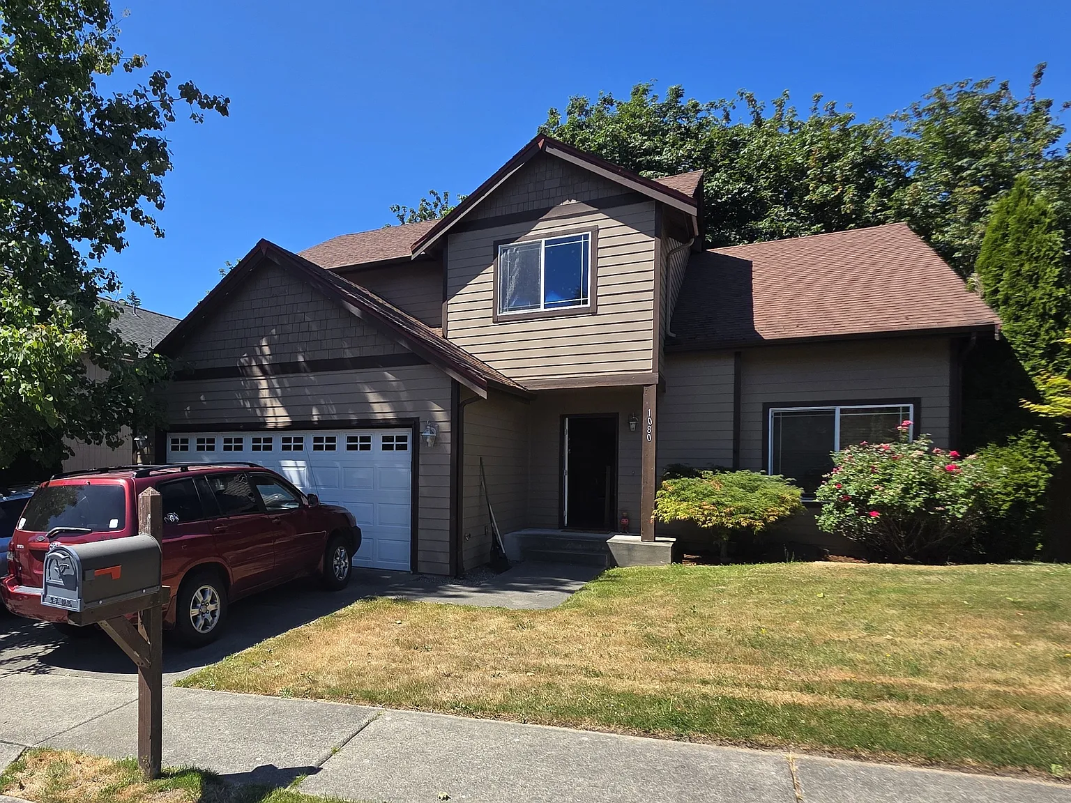 4 bed, 1995 sqft, $2,800 — Photo 2
