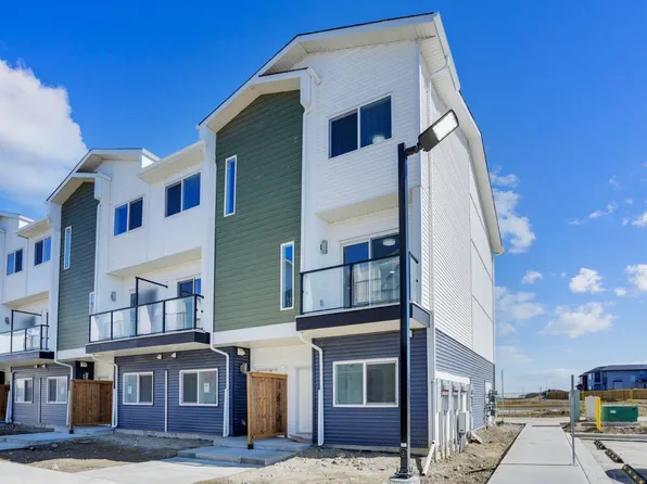 304 Red Sky Villas NE, Calgary, AB T3N 2M2