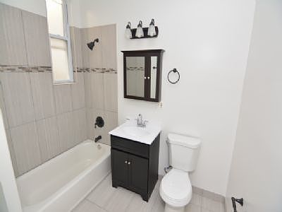 3rd image of 841 N Damen Ave APT 2F