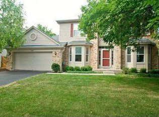 5100 Spruce Pointe Dr, Gurnee, IL 60031