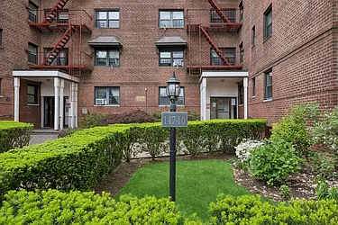 147-10 84th Road, #2K