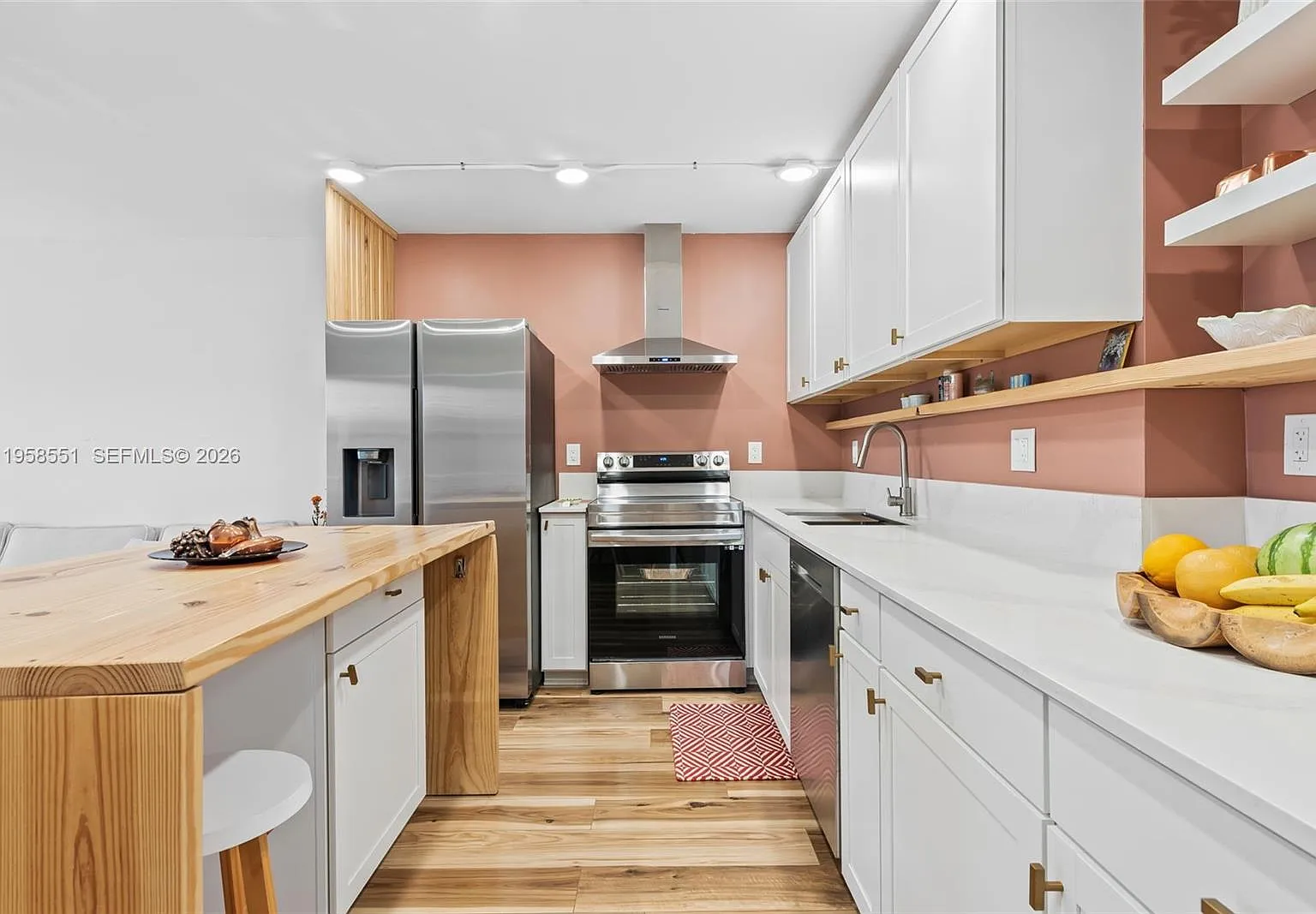 Cambridge F Condo — Photo 2