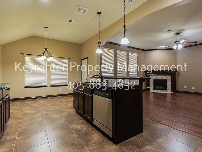 2405 SW 138th St — Photo 8