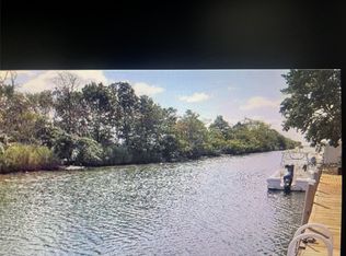 50 Inlet Dr, Lindenhurst, NY 11757
