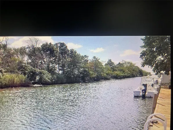 50 Inlet Drive, Lindenhurst, NY 11757