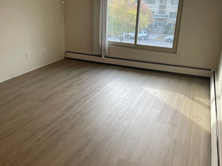 1040 Cleveland Apartments — Photo 22