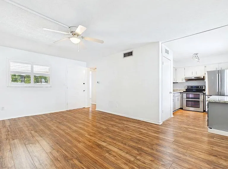 325 Sky Loch Dr W — Photo 9