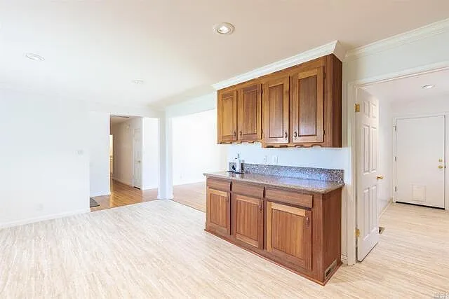 1094 Terrace Dr — Photo 4