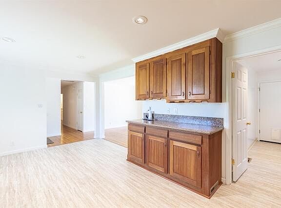 5th image of 1094 Terrace Dr