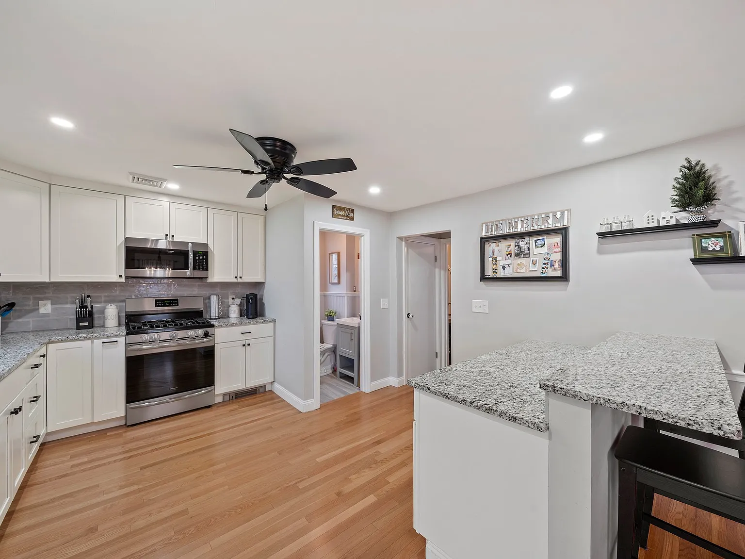 3 bed, 2.5 bath, 1750 sqft, $4,400 — Photo 2