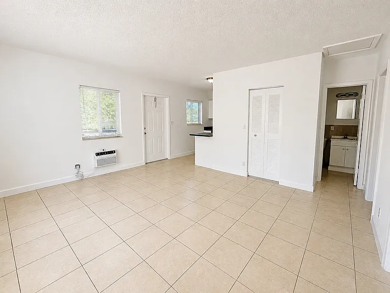 701 SW 14th Ave — Photo 15