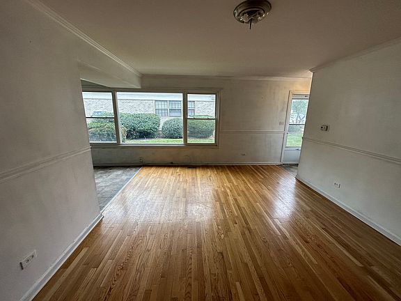3rd image of 2194 N Oakbrook Cir #2B