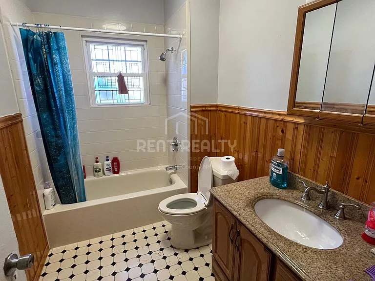 123 High St — Photo 8