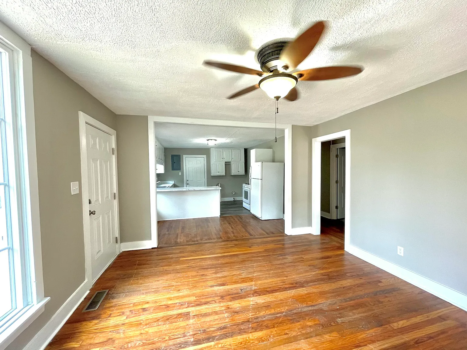 2 bed, 1.0 bath, 860 sqft, $950 — Photo 3