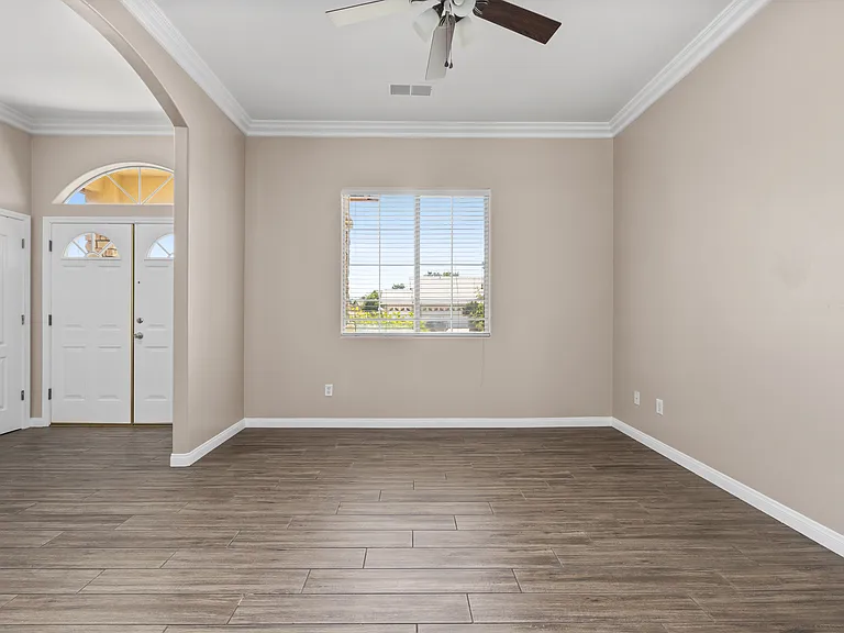 7005 Colony Park Dr — Photo 2