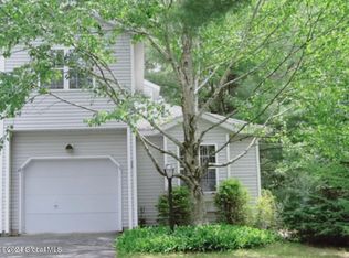 24 Fairwood Dr, Queensbury, NY 12804