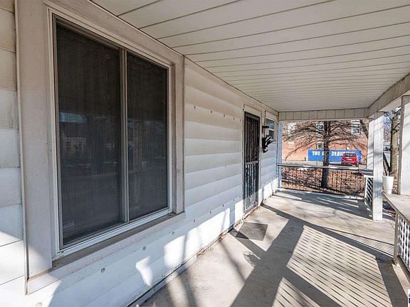 4th image of 1644 Locust St