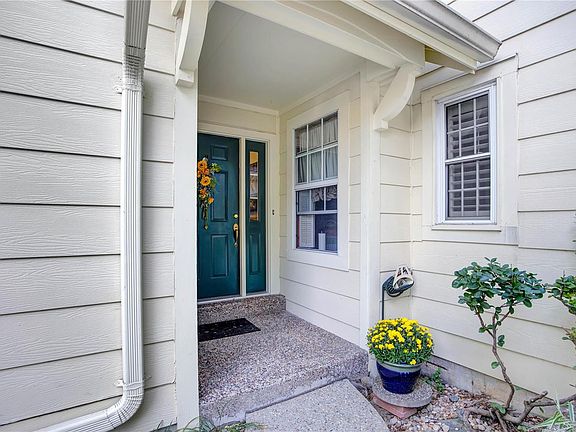 3rd image of 3156 Autumn Trace Dr