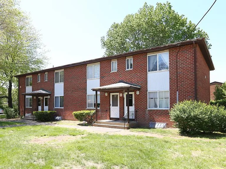 Parkside Apartments — Photo 4