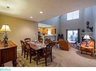4394 Parkway Centre Dr, Grove City, OH