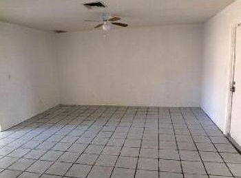 5th image of 2614 W Fremont Dr
