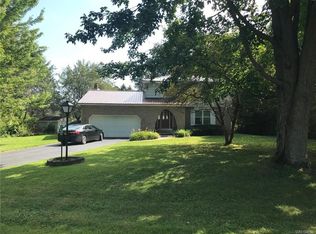 9393 S Wind Cir, Holland, NY 14080