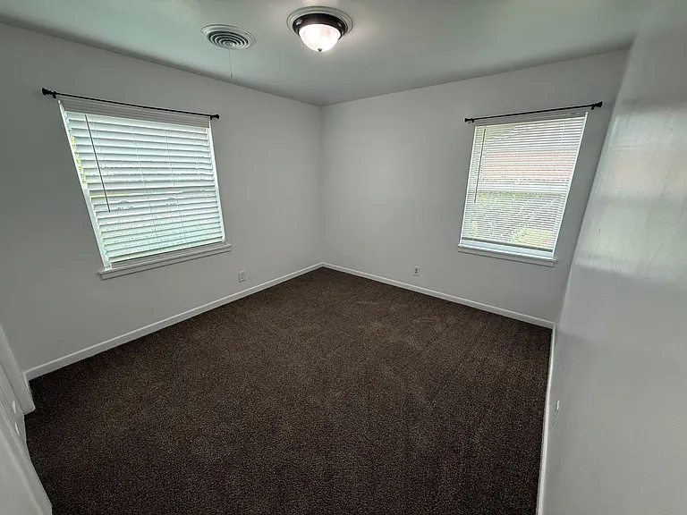 1001 Goode Dr — Photo 16