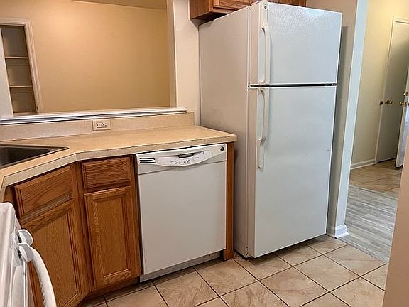3rd image of 805 Jesse Way