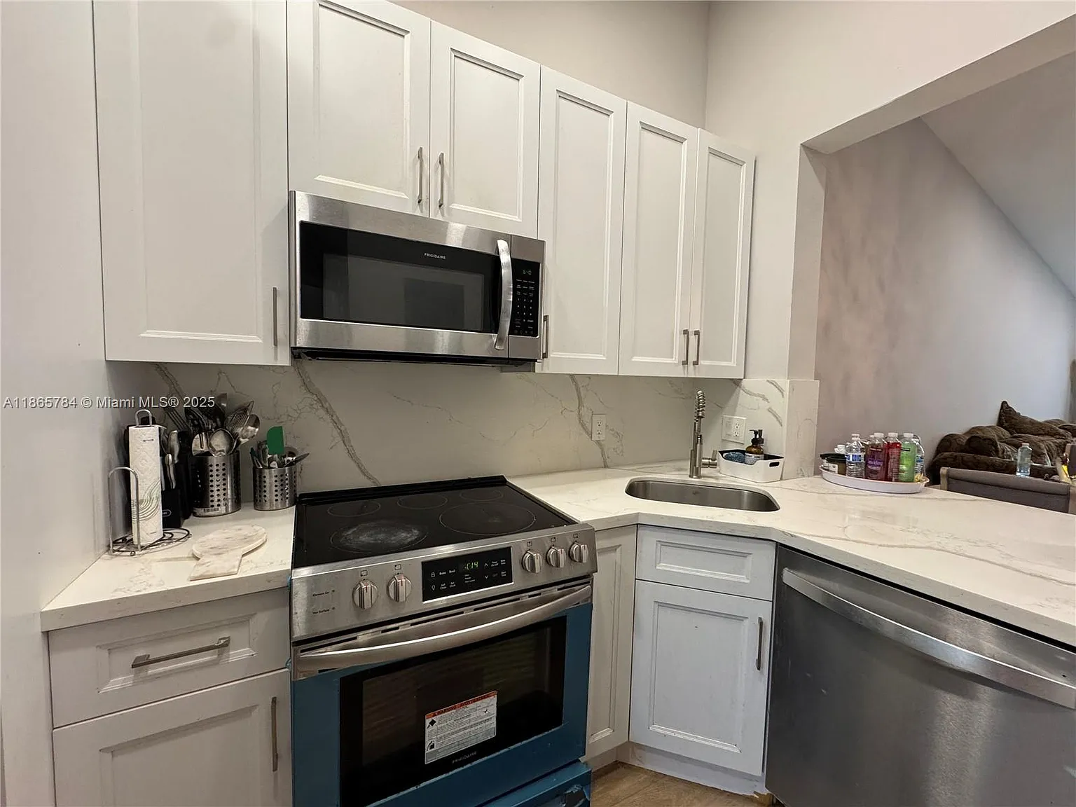 2 bed, 822 sqft, $2,200 — Photo 4