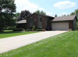 115 Parkview Dr, Bloomington, IL 61701
