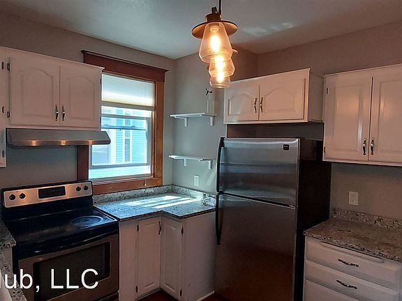 3rd image of 950 Charles Ave #1