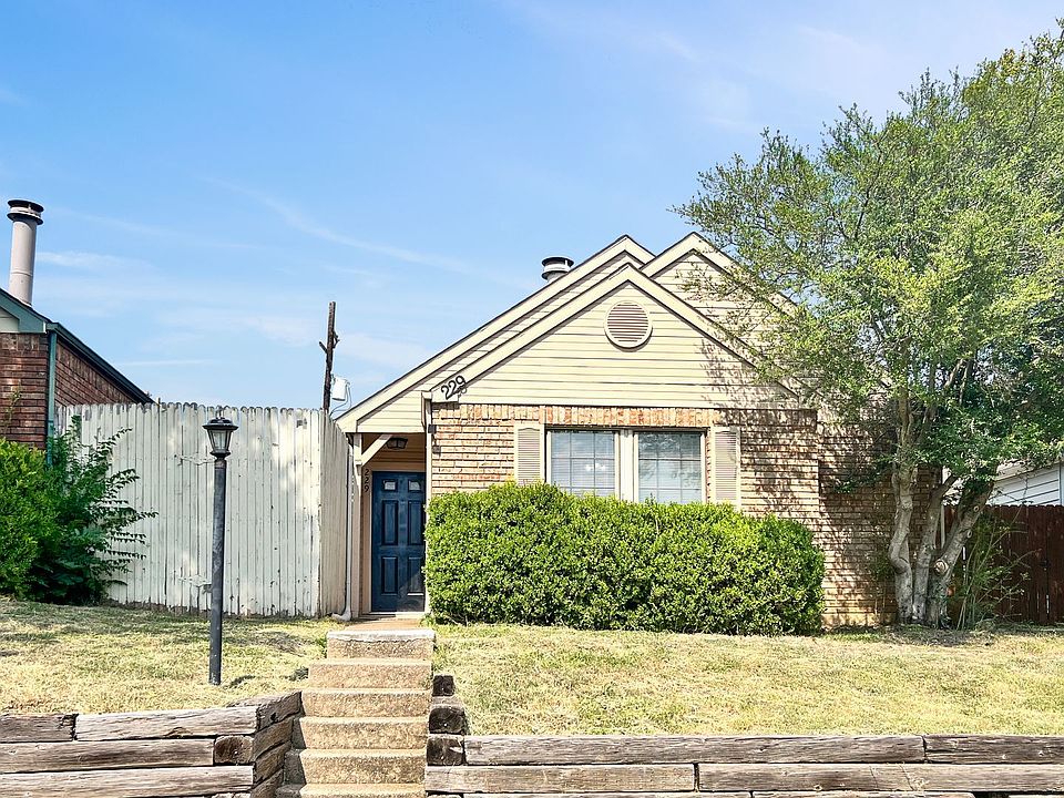 1st image of 229 Teakwood Ln