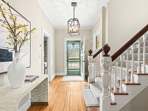 3rd image of 207 Weston Rd
