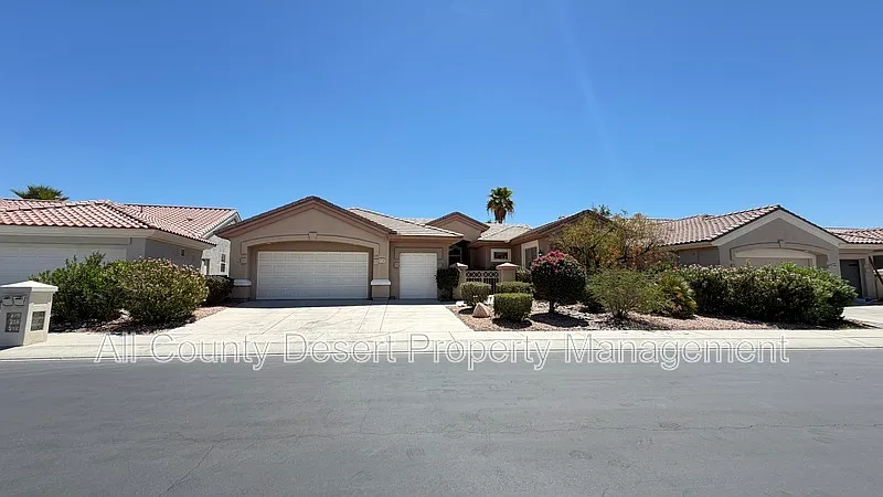 3 bed, 3.0 bath, 2323 sqft, $2,795 — Photo 2