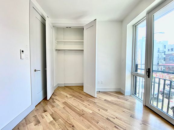 4th image of 214 Sumpter St #F2