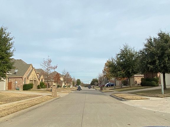 5th image of 918 Southwestern Dr