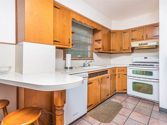 4th image of 55825 Oak Manor Pl